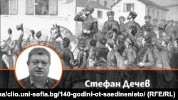 Стефан Дечев на фона на гравюрата "Княз Александър Първи влиза в Пловдив", 1885 г.