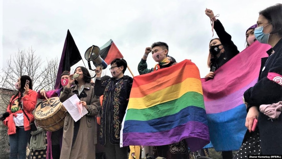 Алматинцы жалуются на гей-клубы