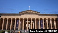 პარლამენტის შენობა
