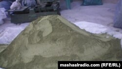 د جلال اباد په یوه دوکان کې نکریزې خرڅېږي