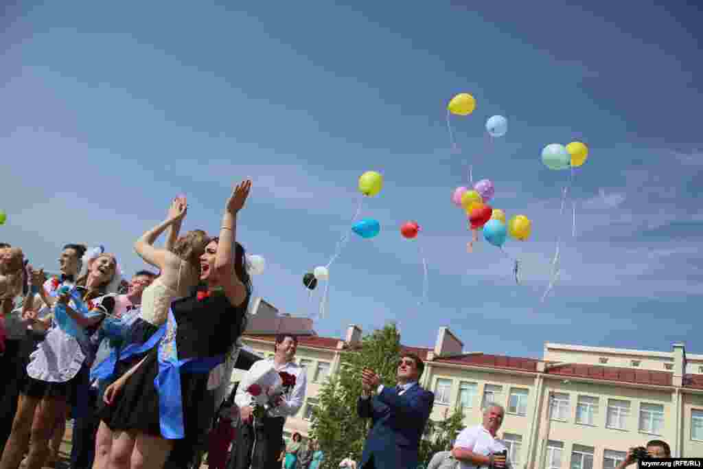 Останній дзвоник у &laquo;Сімферопольській академічній гімназії&raquo;, 22 травня 2015