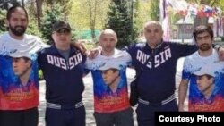 გიორგი იანტბელიძე (ცენტრში)