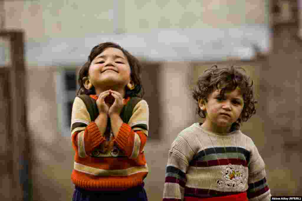 Azyaşlı kənd sakinləri.