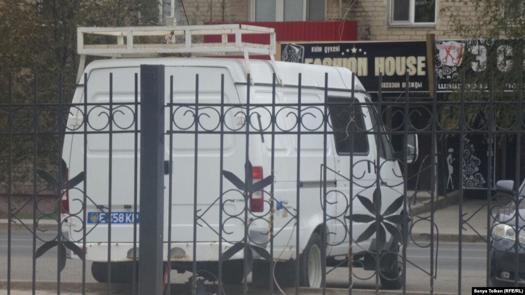 Атираудаги полиция автомобили (иллюстратив сурат)