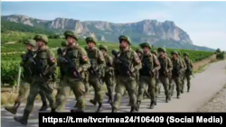 Агітаційна реклама підписання контракту на участь у війні проти України в окупованому Криму