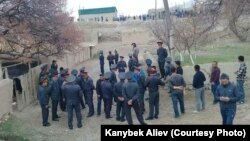 4-nji aprelde Gyrgyzystanyň günortasyndaky Batken etrabynyň we onuň bilen goňşuçylykdaky Täjigistanyň Isfara etrabynyň häkimleri duşuşýarlar.