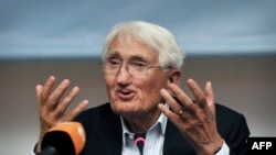 გერმანელი ფილოსოფოსი და სოციოლოგი იურგენ ჰაბერმასი (1919-2026)