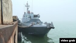 Малий броньований артилерійський катер ВМС України «Вишгород» в порту Маріуполя