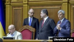 Зліва направо: Олександр Турчинов, Арсеній Яценюк, Петро Порошенко та Руслан Кошулинський, Київ, 31 липня 2014 року