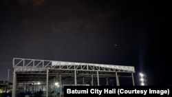 მშენებარე კონსტრუქცია, რომლის დანგრევაც იგეგმება.