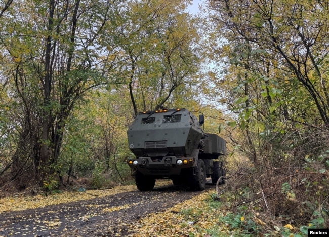 Një sistem raketash me lëshim të shumëfishtë HIMARS në rajonin e Donetskut, 9 tetor 2025.