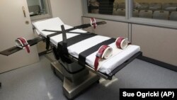 Az Oklahomai Állami Büntetés-végrehatjási Intézet kivégzőszobája 2014. október 9-én.