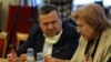 Хасан Адемов заедно с председателката на бюджетната комисия по време на заседание на комисия този месец