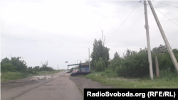 Блокпост в бік Луганська поблизу села Нікішине