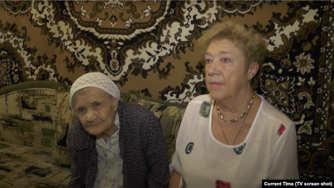 Бывшая нацистская узница Валентина Антоник и ее дочь Ольга Епифанцева в Керчи