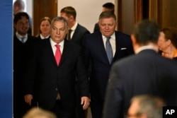 Прем'єр-міністр Словаччини Роберт Фіцо з прем'єр-міністром Угорщини Віктором Орбаном до Кармелітського монастиря в Будапешті, Угорщина, 16 січня 2024 року