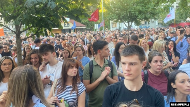 Protest ispred Pete gimnazije, 27. avgust 2025.