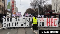 Kolona studenata i građana u protestnoj šetnji ka zgradi Višeg javnog tužilaštva u Beogradu, 16. januar 2025.