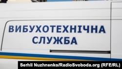 Затриманий, за повідомленням поліції, пояснив, що повідомив про мінування вокзалу, тому що його не пропустили до каси без черги 
