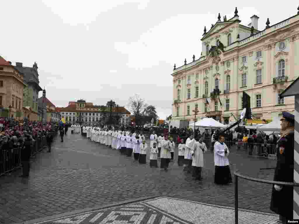 Povorka katoličkih svećenika, Hradčani, 23. decembar 2011.