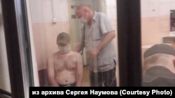 Осмотр избитого Евгения Дильмана в отделении полиции Комсомольска-на-Амуре