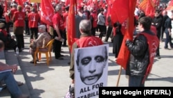 Protesters rally against the deployment of a NATO transit point in Ulyanovsk on April 21.