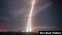 Траектория взлета и посадки Falcon 9 на мысе Канаверал в 2015 году.