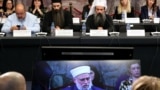 Участници в организираната от МОН дискусия за бъдещия задължителен час по “религии и добродетели” в училище