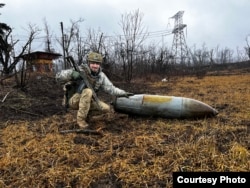 Біля нерозірваного ФАБ-250, Майорськ, січень 2023 року