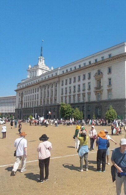 Добро утро Най важното днес Пътят към еврозонатаНапрежение в парламентаСеверна Македония и