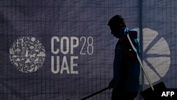 COP28-ის კონფერენციის ლოგო. დუბაი, 12 დეკემბერი, 2023 წ.