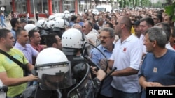 Radnici KAP-a prošle godine održali su niz protesta zbog lošeg stanja u preduzeću i nepoštivanja njihovih prava (Fotografije uz tekst Savo Prelević)