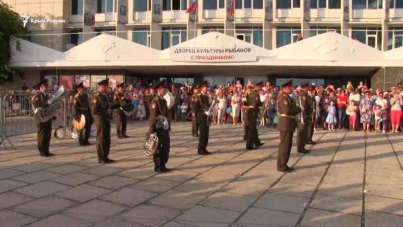 Военный оркестр из Севастополя могут оштрафовать за исполнение американского хита – юрист (+видео)