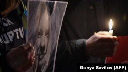 Ակտիվիստները հավաքվել են հիվանդանոցի մոտ, որտեղ վախճանվել է Կատերինա Հանձյուկը, Կիև, 4-ը նոյեմբերի, 2018թ. 