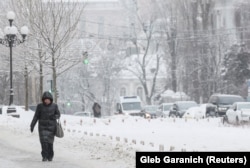 Киев. Мороз – минус 12. Электроэнергия по часам, а в некоторых домах уже шесть дней нет тепла в результате российских обстрелов. 15 января 2026 года