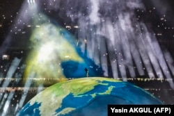 Kanye West duke performuar në Stamboll më 30 maj 2026.