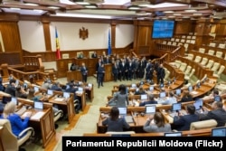 Ședința Parlamentului din 6 martie, atunci când Herman von Hebel a fost votat în comisia vetting a procurorilor de către majoritatea PAS. În timpul votului, opoziția a blocat tribuna legislativului în semn de protest.