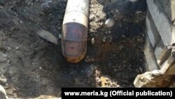 Жер астынан өткөн суу түтүгү. Сүрөттүн кабардагы окуяга тиешеси жок. 
