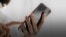 Баланың телефонға тәуелділігіне кім жауапты? Оны қалай бақылау керек?