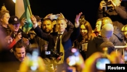 Петер Мадьяр тарапташтары менен. Будапешт, 12-апрель, 2026-жыл 