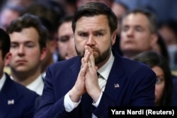 Вице-президент США Джей Ди Вэнс на пасхальном богослужении в соборе св. Петра в Ватикане 18 апреля 2025 года