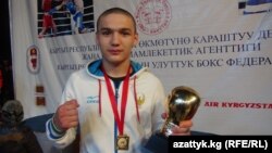 Бишкекдаги халқаро мусобақада олтин медални қўлга киритган ўзбекистонлик боксчи Маҳмуд Ғоипов.