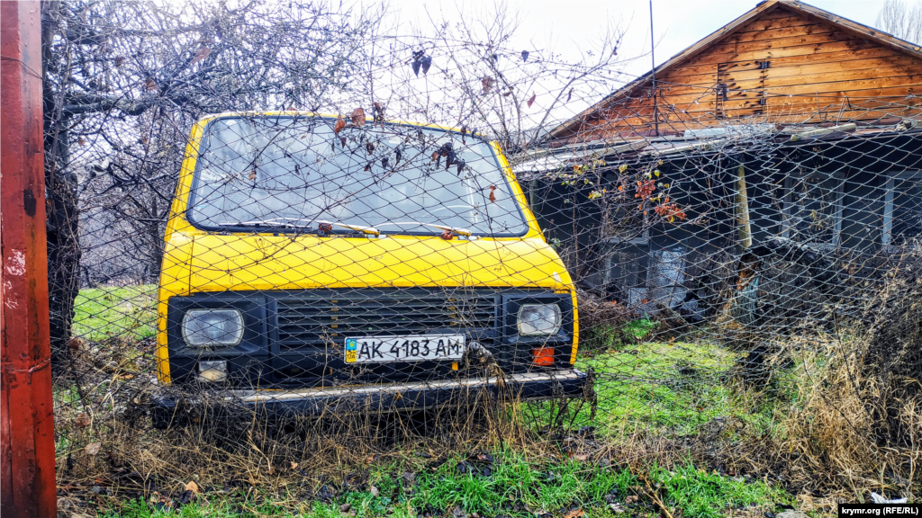 Микроавтобус с крымскими украинскими номерами&nbsp;