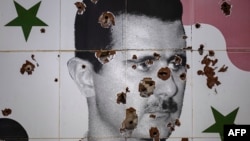 Փամփուշների հետքերը Սիրիայի նախկին նախագահ Բաշար ալ-Ասադի լուսանկարի վրա, արխիվ 