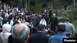 Armenia - Archbishop Bagrat Galstanian addresses protesters near the presidential palace in Yerevan, October 25, 2024.