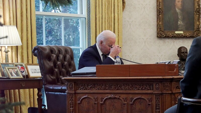 Biden do të bisedojë me presidentin ukrainas