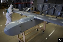 Лінія збору українських дронів на засекреченому підприємстві в Україні. Серпень 2025 року