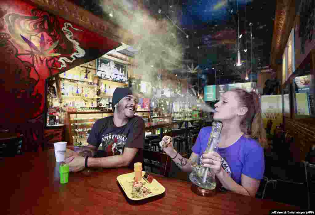 КАНАДА - Канадскиот премиер Џастин Трудо изјави дека конзумирањето на марихуаната за рекративни цели ќе се легализира од 17 октомври.