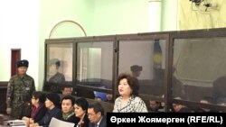 На предварительных судебных слушаниях по делу о предполагаемых хищениях, обвиняемым по которому проходит бывший министр экономики Казахстана Куандык Бишимбаев. Астана, 31 октября 2017 года.