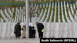 Memorijalni centar Potočari gde su ukopani ostaci više od šest hiljada do sada identifikovanih delova tela žrtava genocida u Srebrenici. Fotografija zabeležena marta 2021. 